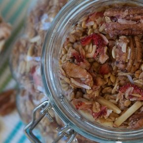 How To Make Your Own Homemade Granola Using Juice Pulp
